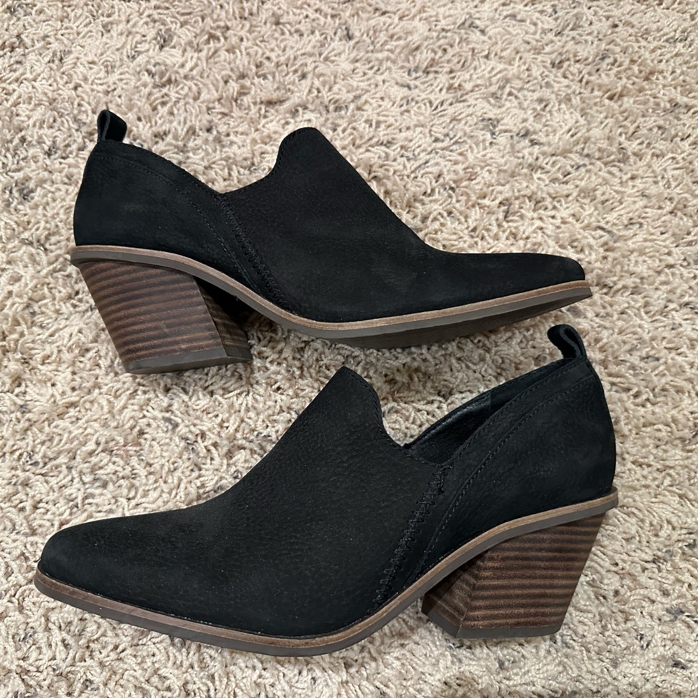 Lucky Vennia Booties Size 9